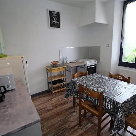 Les Meubles Des Coteaux D'aix Apartamento *